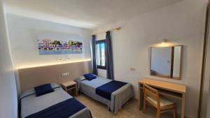 Postel nebo postele na pokoji v ubytování Marina Palmanova Apartamentos