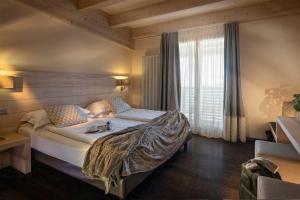 A bed or beds in a room at Brenta Dolomites