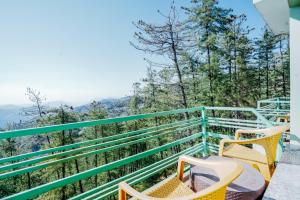 Fotografie z fotogalerie ubytování Himalayan Mountain and Valley View - Garden with bonefire - Ample Parking - Luxury Balcony rooms -by Aachman Stays!! Mashobra v destinaci Šimla