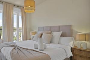 Postel nebo postele na pokoji v ubytování Palm Beach Residency - Beachside with Free Parking