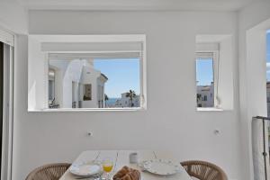 Nápoje v ubytování Palm Beach Residency - Beachside with Free Parking