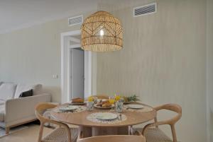 Posezení v ubytování Palm Beach Residency - Beachside with Free Parking