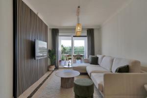 Posezení v ubytování Palm Beach Residency - Beachside with Free Parking