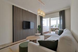 TV a/nebo společenská místnost v ubytování Palm Beach Residency - Beachside with Free Parking