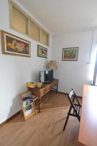A television and/or entertainment centre at Casa Diana - WelcHome