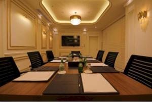a conference room with a long table and chairs at PRIMOTEL Grand Al Taoubah in Jeddah