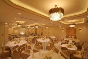 Restaurant o un lloc per menjar a PRIMOTEL Grand Al Taoubah