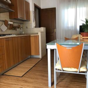 Kuchyň nebo kuchyňský kout v ubytování Casa Dorina charme e comfort a 100 m dal mare