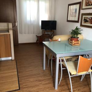 TV a/nebo společenská místnost v ubytování Casa Dorina charme e comfort a 100 m dal mare