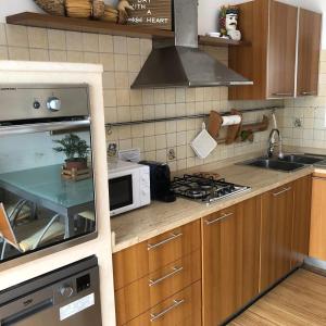 Kuchyň nebo kuchyňský kout v ubytování Casa Dorina charme e comfort a 100 m dal mare