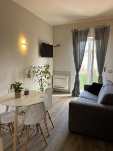 TV a/nebo společenská místnost v ubytování Garda Flow Holiday Home