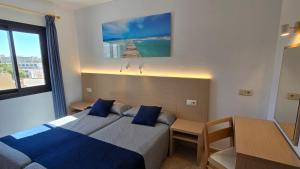 Postel nebo postele na pokoji v ubytování Marina Palmanova Apartamentos