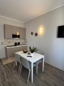 a white table and chairs in a kitchen at Garda Flow Holiday Home in Lonato