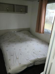 Postel nebo postele na pokoji v ubytování sweet mobil-home