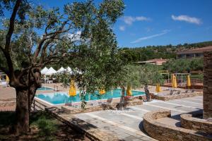 Басейн в Royal Paradise Beach Resort & Spa або поблизу