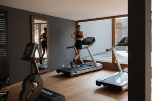 Posilňovňa alebo fitness centrum v ubytovaní Das Kronthaler - Adults only