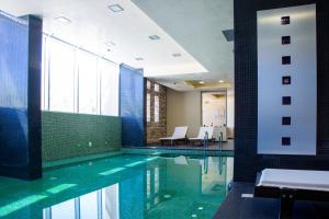 Басейн в Royal Paradise Beach Resort & Spa або поблизу