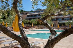 Басейн в Royal Paradise Beach Resort & Spa або поблизу