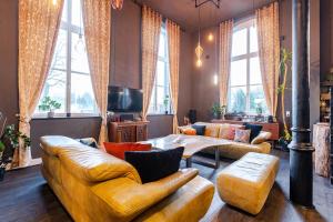 TV a/nebo společenská místnost v ubytování Gleis 22 - Wellness und Retreats im Alten Bahnhof von Kruft