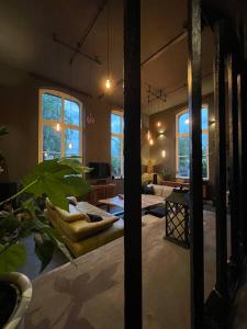 Postel nebo postele na pokoji v ubytování Gleis 22 - Wellness und Retreats im Alten Bahnhof von Kruft + 169 fotografií