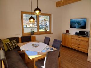 A television and/or entertainment centre at Apart Anna