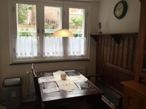 a room with a table in front of a window at Lübecker Ganghausperle Smart in Lübeck
