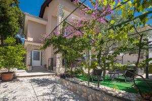Vườn quanh Villa Anelli
