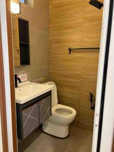 Ένα μπάνιο στο Dahlia Kulim Pool Homestay
