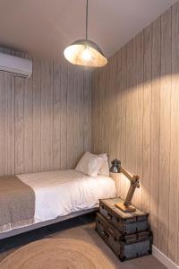 Postel nebo postele na pokoji v ubytování Charming Design House In Montijo With Garden - 45 + 5 fotografií