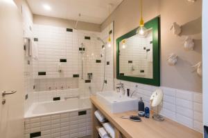 Ванная комната в Leiners Familienhotel +19 фотографий