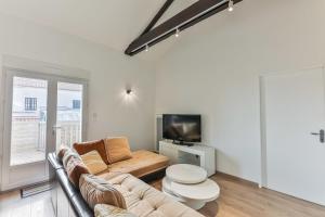 TV a/nebo společenská místnost v ubytování Côté Plage - Vue mer - Terrasse + 25 fotografií