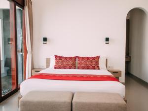 Ένα ή περισσότερα κρεβάτια σε δωμάτιο στο Triji Villa +22 φωτογραφίες