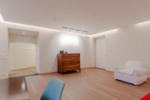 Χώρος καθιστικού στο Cozy Apt with AC, near the beach