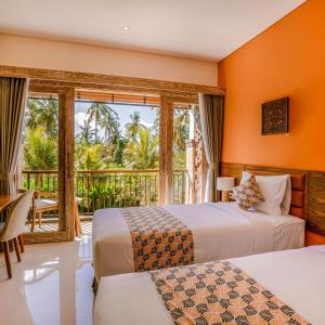 Postel nebo postele na pokoji v ubytování Kahayana Suites Ubud