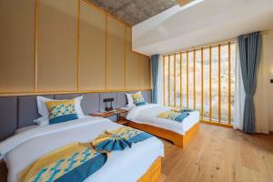 Postel nebo postele na pokoji v ubytování Yichun Jiuyu Xinzhi Light Luxury B&B