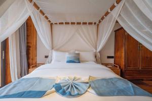 Postel nebo postele na pokoji v ubytování Yichun Jiuyu Xinzhi Light Luxury B&B