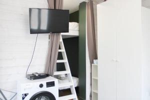 Televízia a/alebo spoločenská miestnosť v ubytovaní Nice studio near Paris