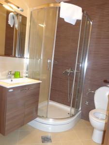 Et badeværelse på Apartments Bella di Mare