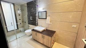 Koupelna v ubytování Abode Residency near USA Embassy Delhi Safdarjung Enclave New Delhi