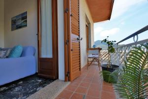 En balkon eller terrasse på Sguardi Teuladesi by Teuladaapartments