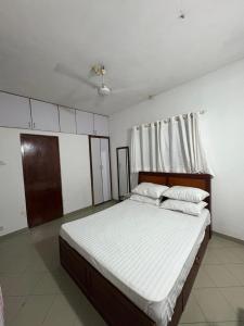 Ένα ή περισσότερα κρεβάτια σε δωμάτιο στο Sunset Apartment