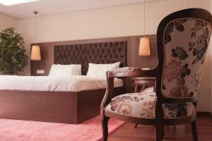 Кровать или кровати в номере Phellos Suites Boutique Hotel