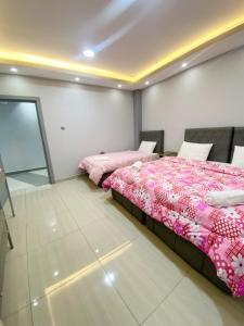 Postel nebo postele na pokoji v ubytování Carousel Hotel