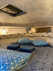Yate en Gijon , experiencia única的休息区
