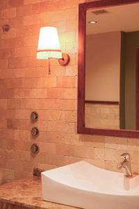Ванная комната в Phellos Suites Boutique Hotel