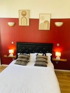 Ένα ή περισσότερα κρεβάτια σε δωμάτιο στο Home SAINT MICHEL