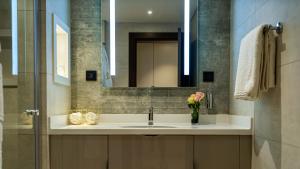 Ένα μπάνιο στο Zind Naaba Appart Hôtel +15 φωτογραφίες