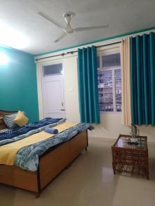 A bed or beds in a room at Check-in & Chill