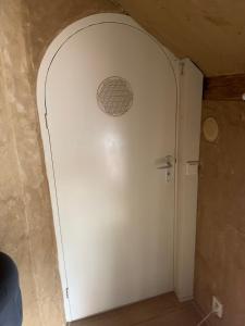a white door with a vent in a wall at Althuizenhof - Leem in Doenrade
