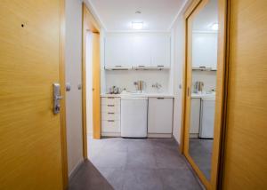 Kuchyň nebo kuchyňský kout v ubytování Housez Suites & Apartments Special Class + 37 fotografií
